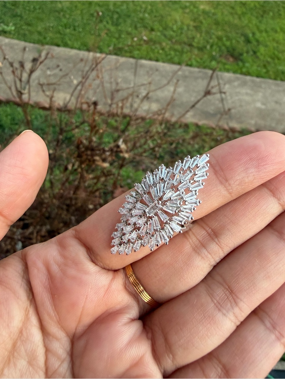 Women clear stones oval ring size 7